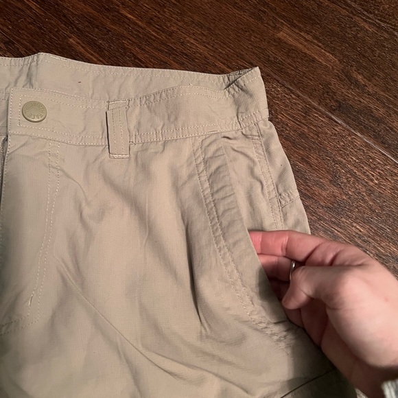 Men’s north face shorts - Picture 2 of 8